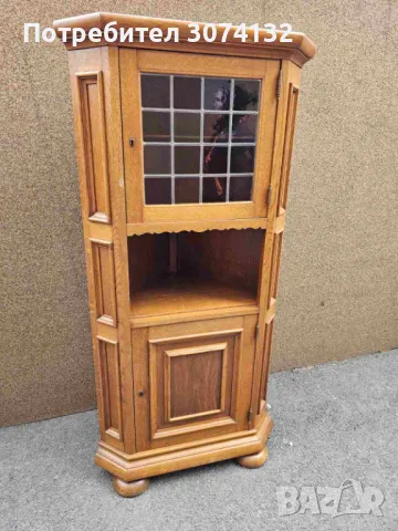 Масивна дъбова витрина за ъгъл с оловен витраж