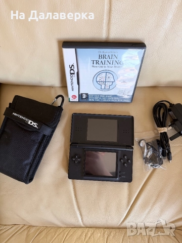 Nintendo DS Lite – Черен, работи отлично, с лека повреда на пантата.