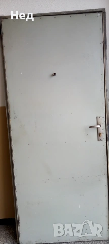 Метална входна врата за панелен апартамент, снимка 3 - Дограми - 53224733
