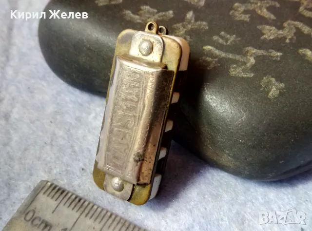 TALISMAN MADE in CZECHOSLOVAKIA Стара РЯДКА Миниатюрна УСТНА ХАРМОНИКА МЕДАЛЬОН СЕДЕФ и МЕСИНГ 48891