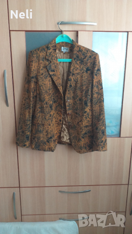 Дамско сако, снимка 2 - Сака - 36556066