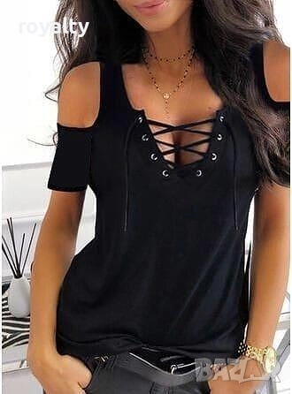 Дамска черна блуза с къс ръкав и ефектно деколте