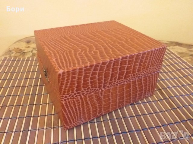 Дървена кутуя облепена с фурнир, снимка 2 - Декорация за дома - 27844325
