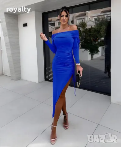 Синя рокля с паднали рамене и цепка