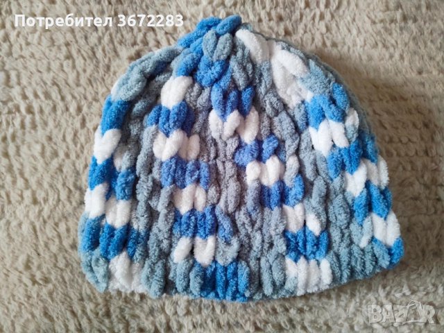 Ръчно плетена шапка от мека прежда с две лица, снимка 1 - Шапки - 44030716