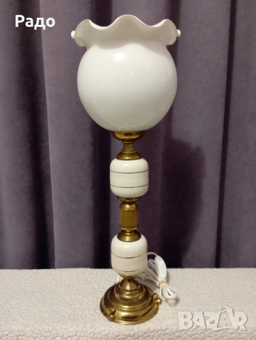 Комплект от две порцеланови лампи с бели стъклени абажури, снимка 2 - Настолни лампи - 52035605