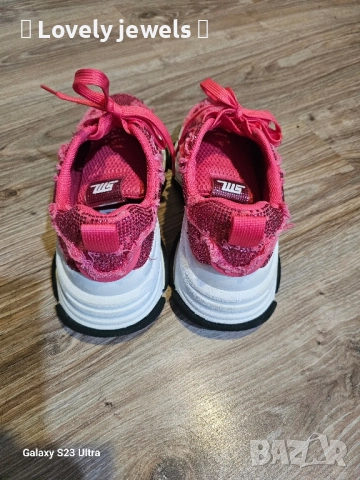 Уникални цикламени маратонки на Steve Madden , снимка 6 - Маратонки - 52314791