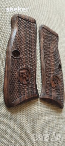 Орехови чирени за CZ 75 BD Police, снимка 2 - Оборудване и аксесоари за оръжия - 49917019