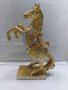 Статуетка Златен кон изправен на задни крака, снимка 1 - Статуетки - 35007799