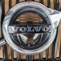 Оригинална предна решетка за Volvo XC60 2019 Camera 31425532 Волво, снимка 2 - Части - 40338730