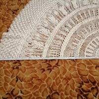Ръчно плетена покривка за кръгла маса , снимка 3 - Покривки за маси - 40467988