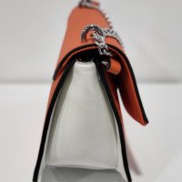 Maлка дамска чанта в оранжев цвят, снимка 3 - Чанти - 43478282