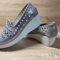 Нови обувки,40 номер, сребристи сандали на платформа, естествена кожа, снимка 5 - Сандали - 43255517