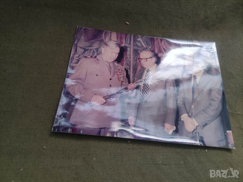 Продавам стара снимка на Генерал Добри Джуров с меч и с Фидел Кастро, снимка 1