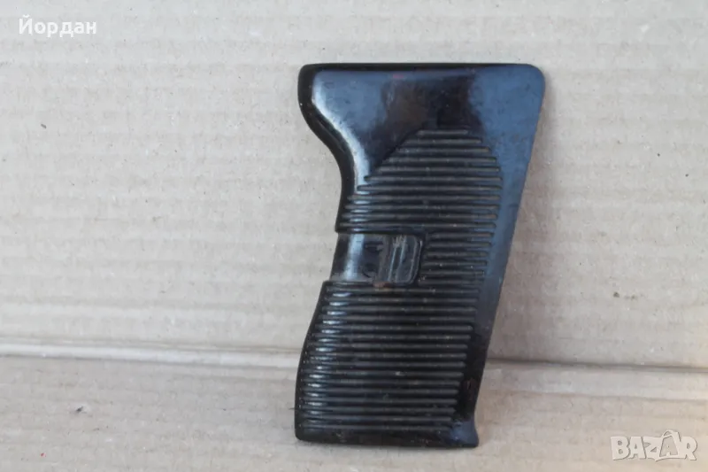 Бакелитов чирен за Чешки пистолет ''ТТ'', снимка 1
