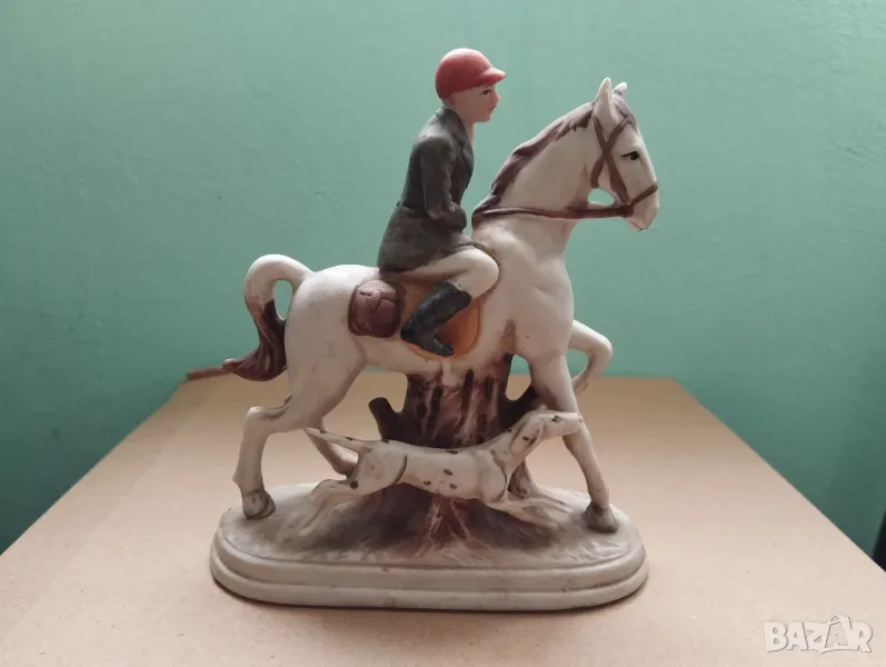 Стара порцеланова статуетка ловен мотив, снимка 1