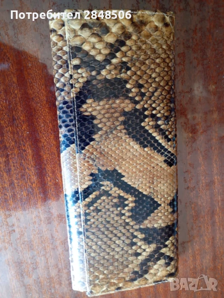 Продавам дамско портмоне от змийска кожа на питон.Р-ри 24 / 10,5 / 3,5 см., снимка 1