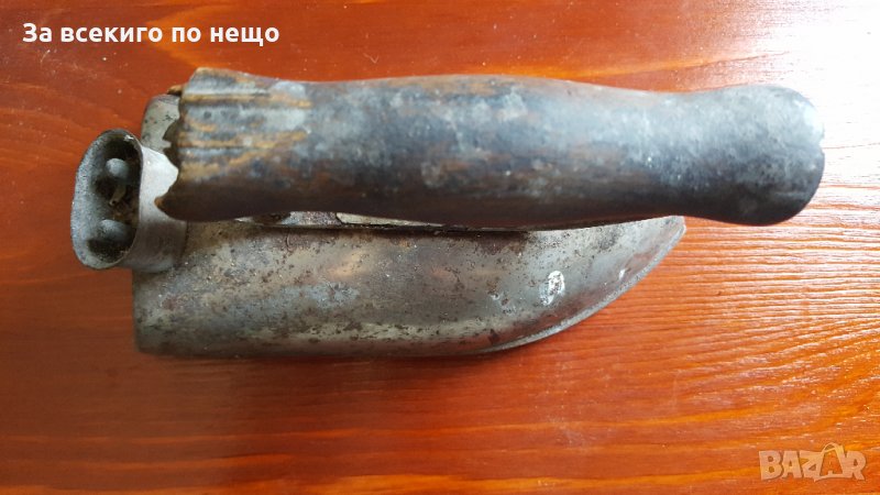 стара ютия за щепсел с дървена дръжка, снимка 1