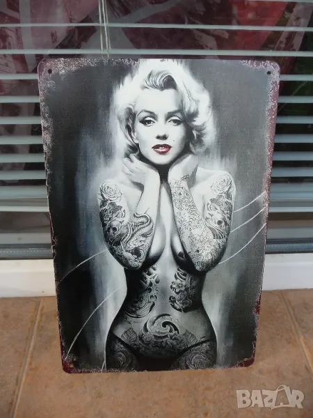 Метална табела еротика Разсъблечена блондинка татуси хубави , снимка 1