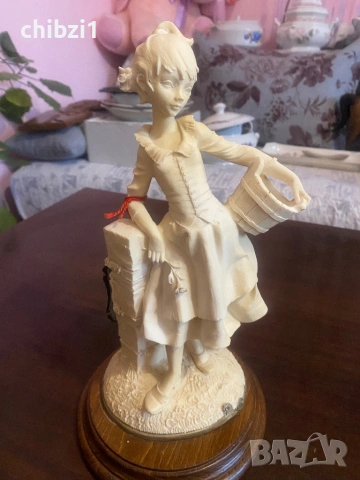 ⚜️Красива порцеланова фигура от престижната италианска марка Capodimonte