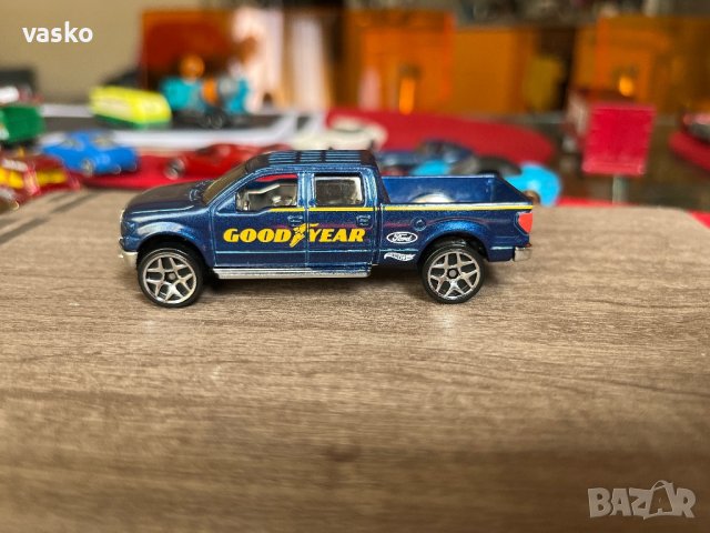 Hotwheels Ford 2012-нов