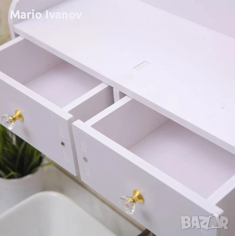 Огледало за грим с място за съхранение – елегантно и спестяващо място решение за баня и спалня, снимка 2 - Тоалетки - 52943094