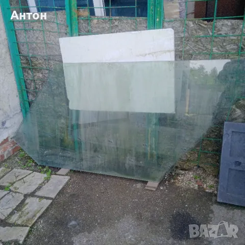 Парапети от стъкло дебело 10 мм с фолио по средата