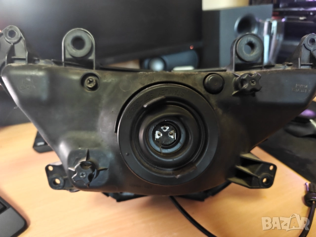 Фар за Kawasaki ZR 7S, снимка 4 - Мотоциклети и мототехника - 52097143