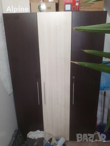 Трикрилен гардероб 