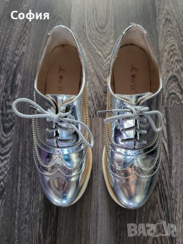 Сребърни обувки, снимка 2 - Дамски ежедневни обувки - 37099458