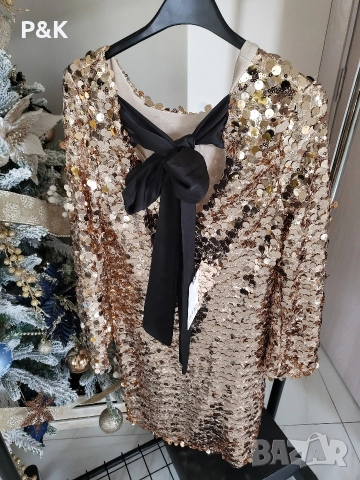 Златна рокля с пайети и сатенена панделка