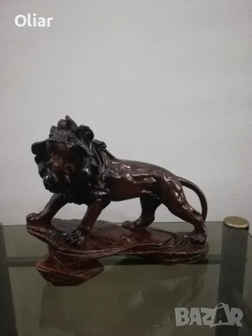 Красива статуетка на лъв. 