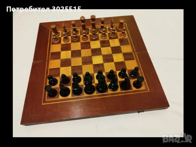 Стар шах в дървена кутия 