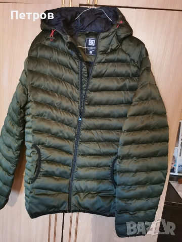 Дамско яке олекотено маслено зелен металик,с качулка.Размер М.60 лева.Може коментар на цената., снимка 3 - Якета - 52299608