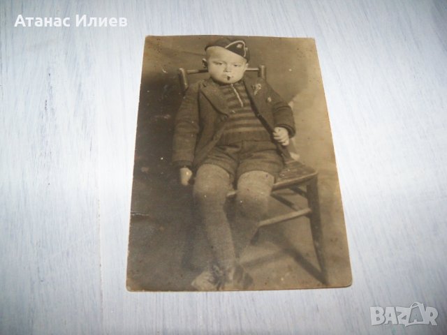 Стара снимка-картичка дете с цигара, снимка 2 - Други ценни предмети - 37199549