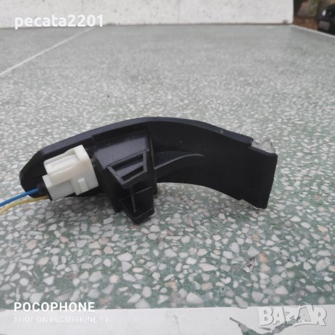 Продавам - неоригинален мигач ляв мигач огледало за Toyota Rav 4 2013-2018 г., снимка 2 - Части - 38601709