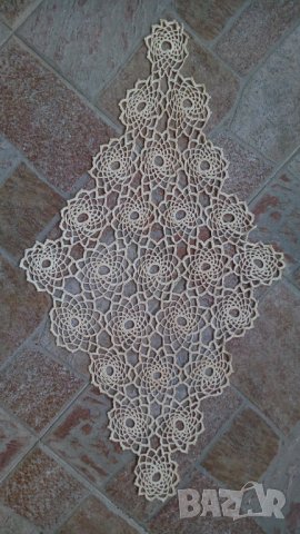 Красиви и стилни плетива на една кука- за легло, маса, салфетки, тишлайфери и милиьота., снимка 11 - Декорация за дома - 35201575