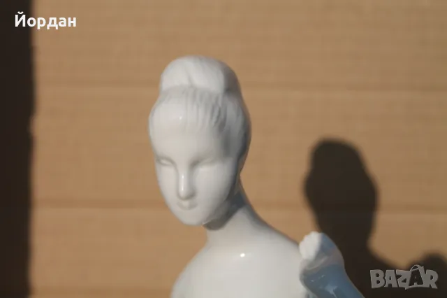 Стара порцеланова фигурка ''Royal Dux Bohemia'', снимка 2 - Антикварни и старинни предмети - 47777443