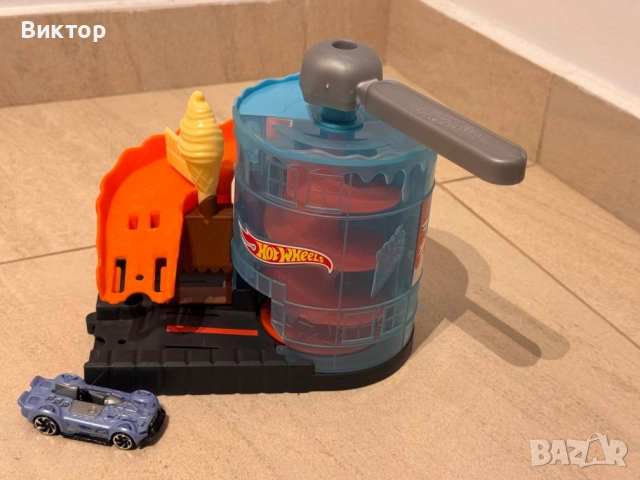 Много Писти Hot Wheels от високия клас, снимка 17 - Коли, камиони, мотори, писти - 52656857