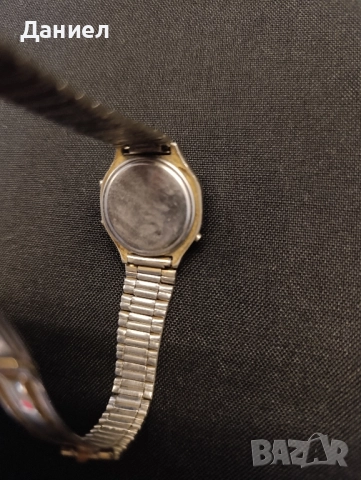 Дамски часовник , снимка 3 - Антикварни и старинни предмети - 52471718