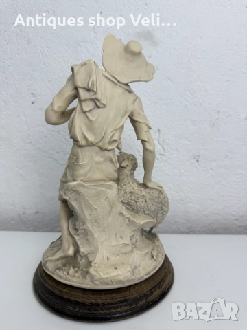 Колекционерска статуетка Capodimonte №7564, снимка 7 - Антикварни и старинни предмети - 52246321