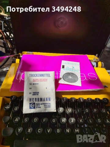 Пишеща машина , снимка 2 - Антикварни и старинни предмети - 51543726