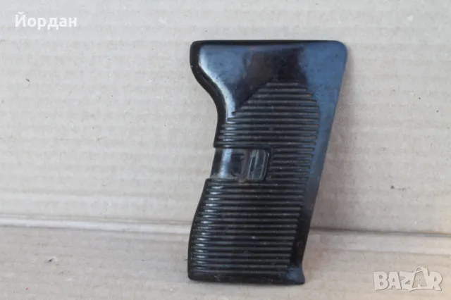 Бакелитов чирен за Чешки пистолет ''ТТ''