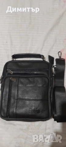 Продавам мъжка черна чанта от естествена кожа с шест отделения с цип размери 25на20на8 сантиметра 