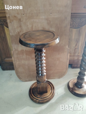 Пиедестал с усукана колона