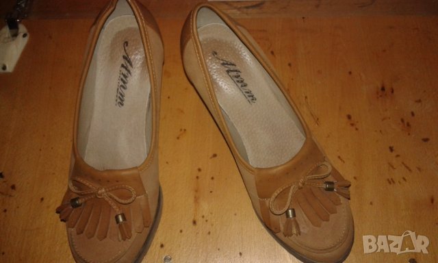 НОВИ обувки с дебел ток 