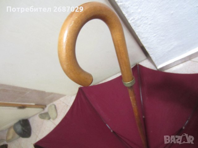  Стар чадър цвят бордо с бродиран кон и дървена дръжка, снимка 4 - Други ценни предмети - 28951046
