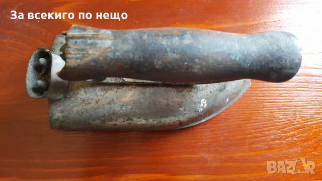 стара ютия за щепсел с дървена дръжка, снимка 1
