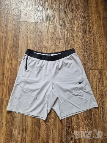 Страхотни мъжки къси панталони REEBOK  размер M / L 