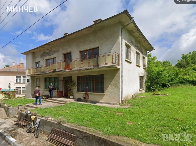 КЪЩА С ДВОР на центъра в с. Могилино, снимка 5 - Къщи - 51592760